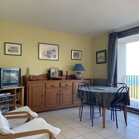 Apartment 2 Pieces Avec Terrasse Et Parking, Proche - Fr-1-225c-111 *